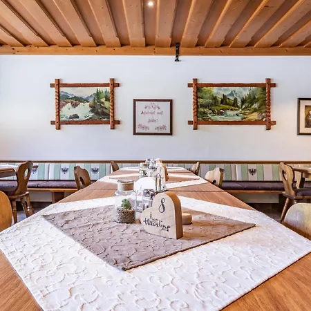 Haeusling Alm אורחן *